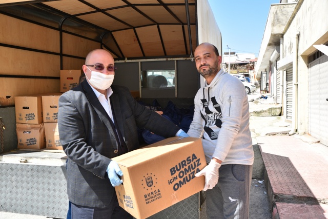 Büyükşehir’den 1500 aileye gıda yardımı