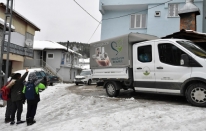 Karlı yollar aşıldı, yardımlar ulaştırıldı
