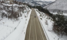 Karlı yollar aşıldı, yardımlar ulaştırıldı