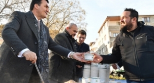 Dündar, soğuk kış sabahında yürekleri ısıttı