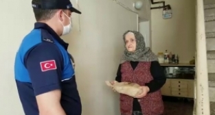 Hanife Teyze'den zabıtaya dua