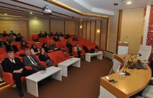 Dış ticaret seminerine yoğun ilgi