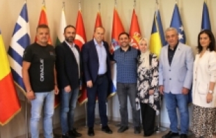 BALKANTÜRKSİAD “Saklı Yüzler Bosna” filminin yönetmenini ağırladı