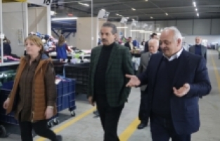 Almanya’dan geldiler, dünyaya “ikinci el giysi” satıyorlar