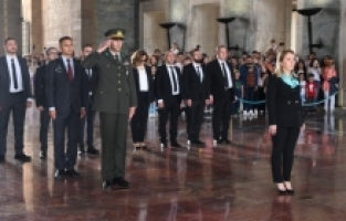 TEKSİDER'den Anıtkabir'e ziyaret