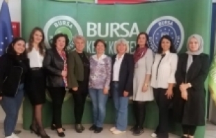 TOSYÖV Bursa Kadın Komitesi üniversiteli kızların yanında