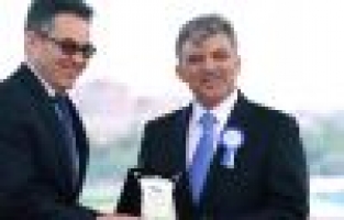 Gül'den Verusa Holding'e 'eğitime destek' plaketi